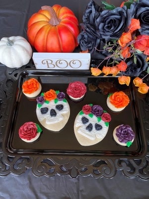 Easy & Cute Halloween Skull Buttercream Sugar Cookies