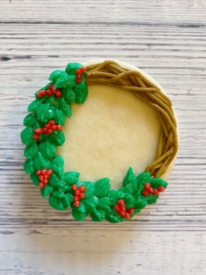 Easy Rustic Christmas Wreath Buttercream Cookies