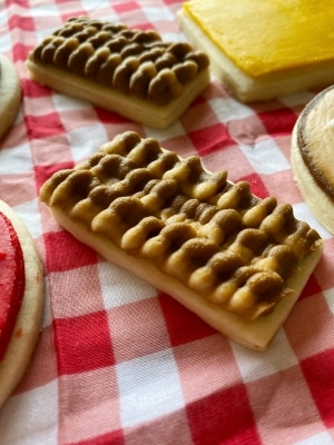 how to decorate hamburger cookies with buttercream icing