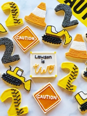 how to decorate construction cookies with buttercream icing