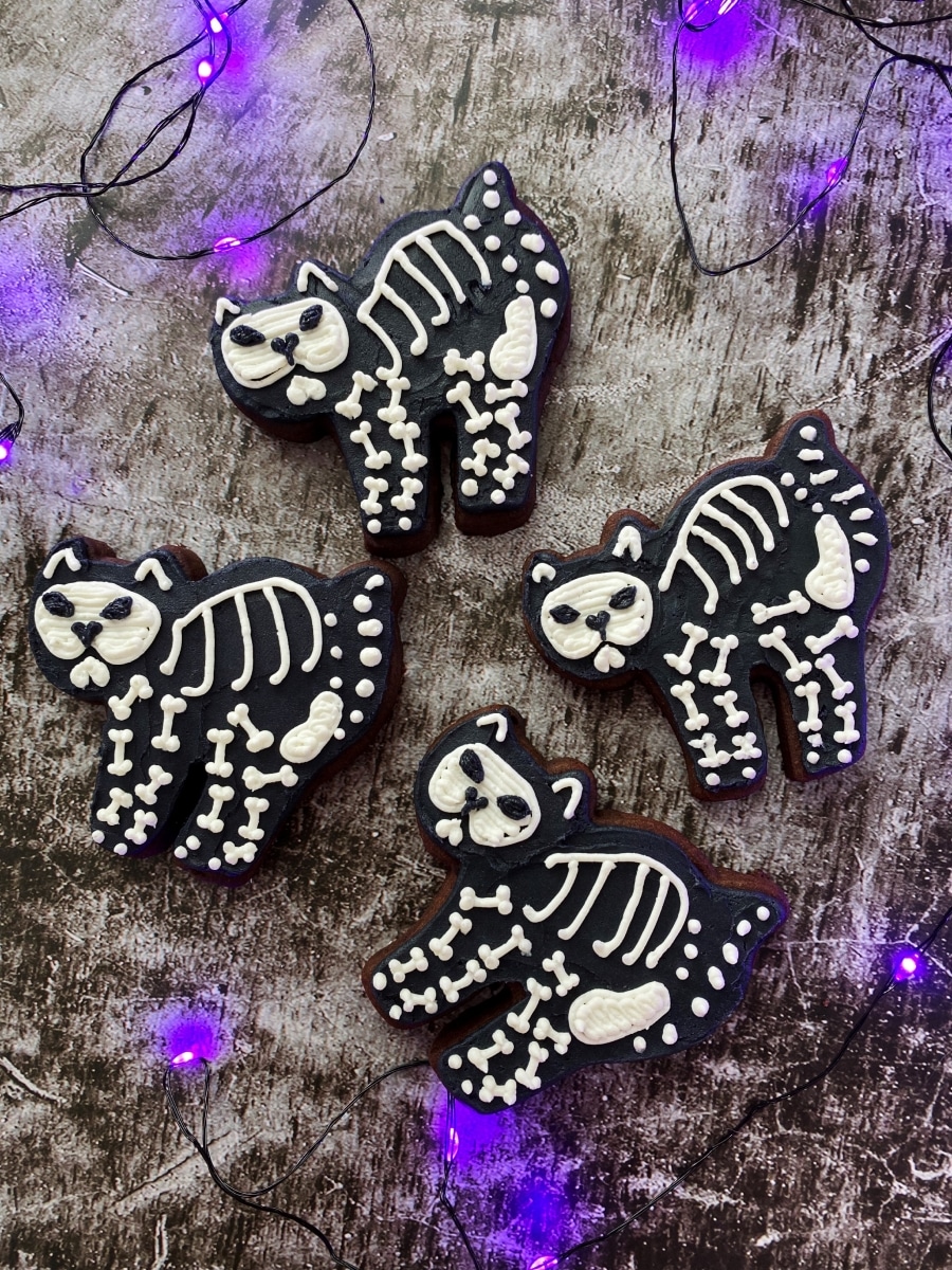 how to decorate skeleton cat cookies with buttercream frosting for Halloween