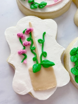 how to decorate buttercream orchid cookies