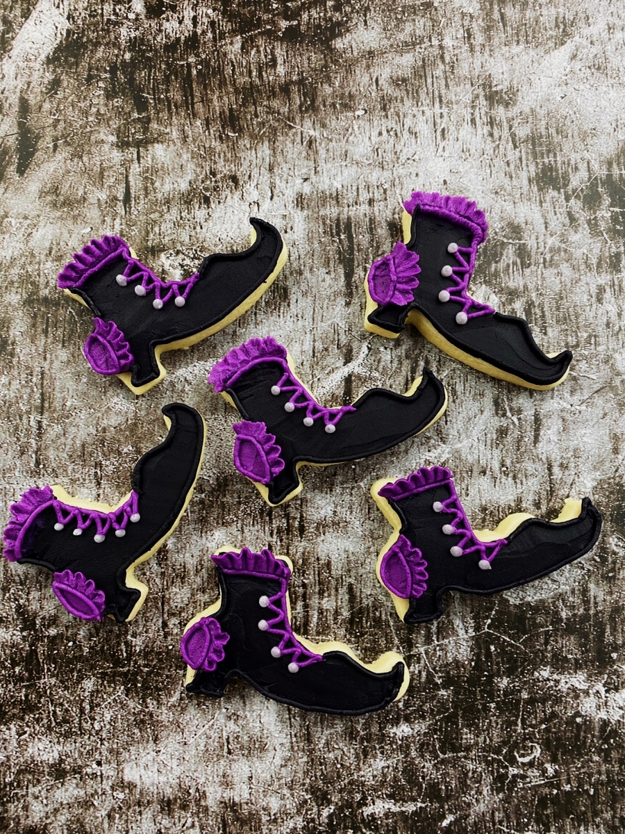 how to make witch boot cookies for Halloween