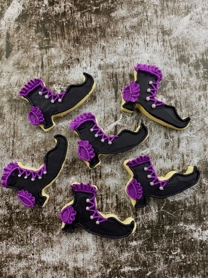 how to decorate witch boot cookies with buttercream frosting