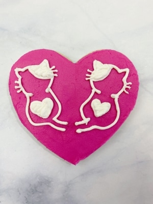 cats in love traced with buttercream