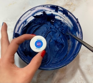 How to Make Navy Blue Buttercream 20 Minutes