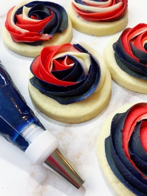 How to Make Navy Blue Buttercream Color Comparison to Undyed and Red