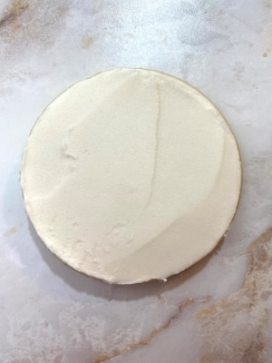 White Buttercream Smoothed with Palette Knife on Sugar Cookie
