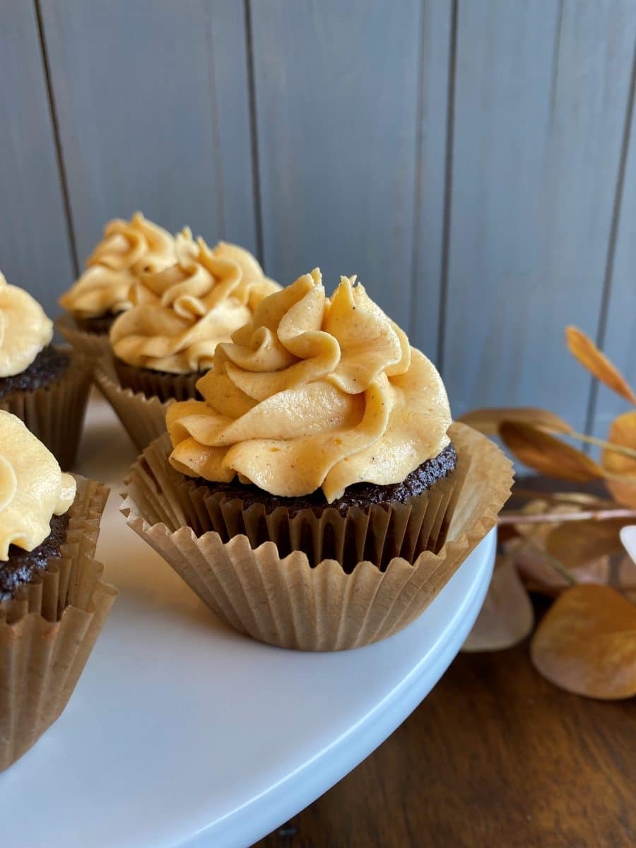 cupcakes with pumpkin spice buttercream frosting