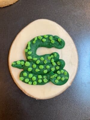 snake sugar cookies with buttercream adding the spots